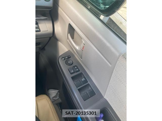 Honda e 2010-07 6673758-21