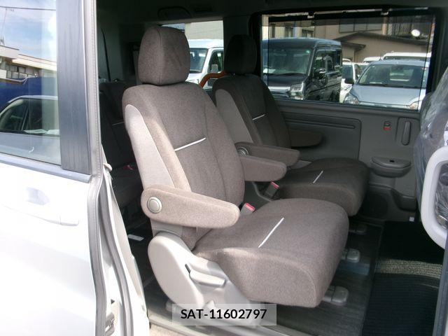 Honda e 2017-08 6678218-11