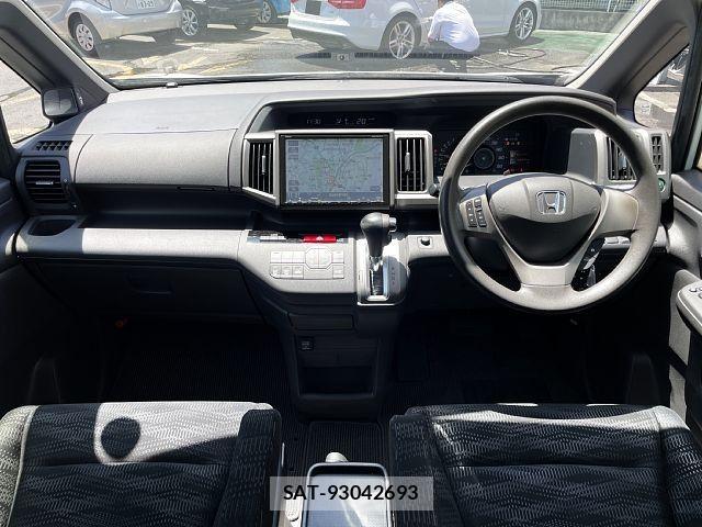 Honda e 2013-07 6753416-1