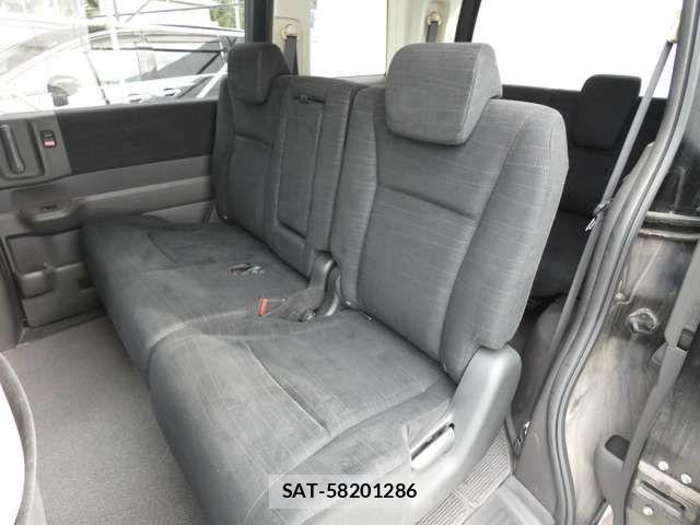 Honda e 2010-02 6791503-11