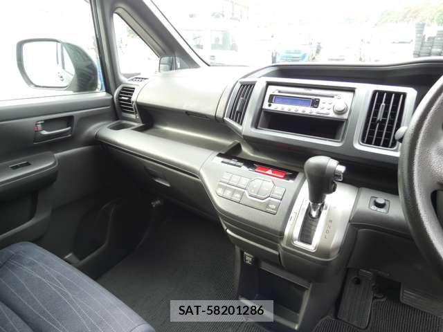 Honda e 2010-02 6791503-16
