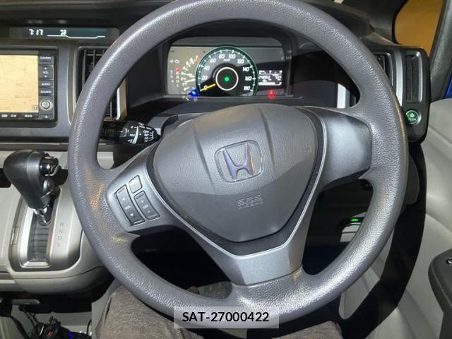 Honda e 2011-06 6913495-12
