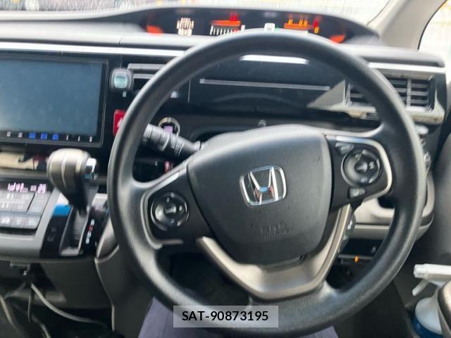 Honda e 2015-07 6913486-15