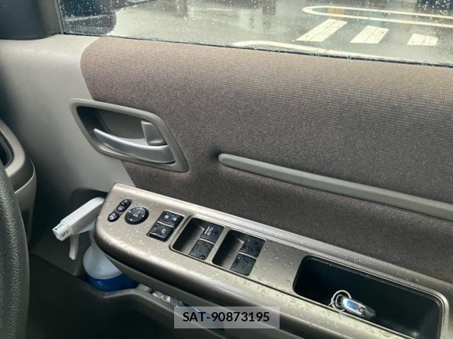 Honda e 2015-07 6913486-18