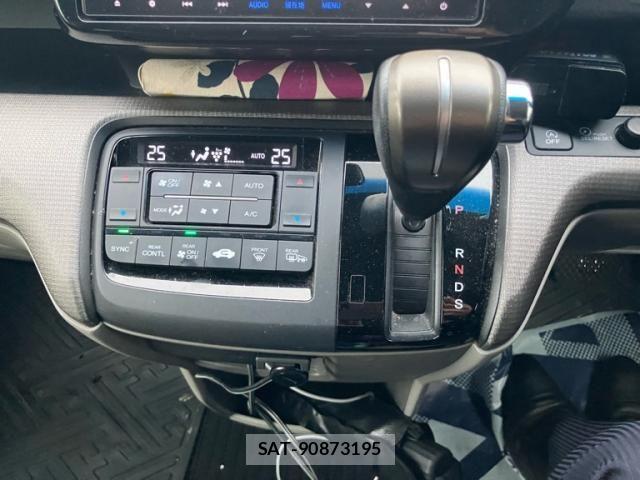 Honda e 2015-07 6913486-19