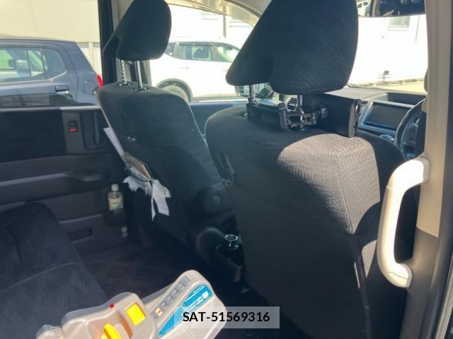 Honda e 2012-06 6998443-11
