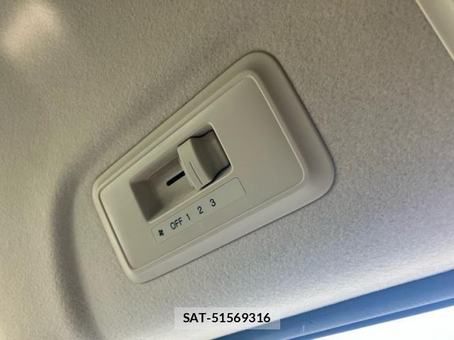Honda e 2012-06 6998443-13