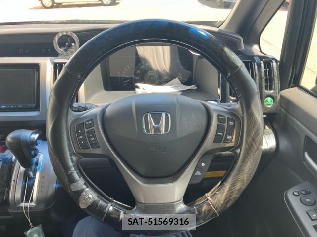 Honda e 2012-06 6998443-16