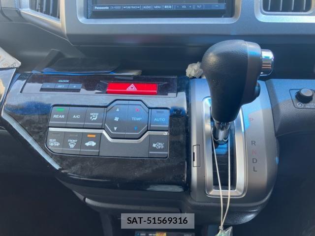 Honda e 2012-06 6998443-21