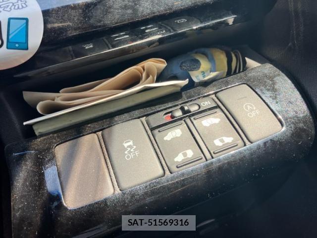 Honda e 2012-06 6998443-22