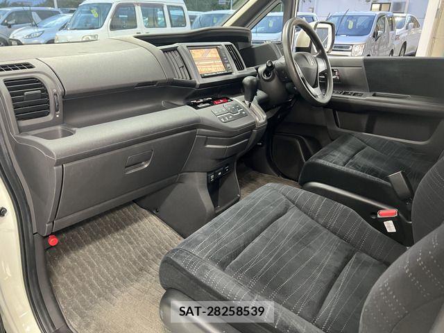 Honda e 2011-09 7021655-10