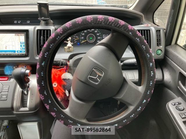 Honda e 2011-07 7021656-18