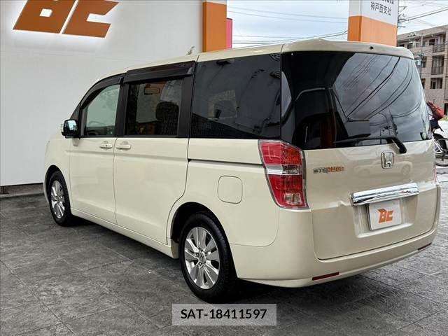Honda e 2010-10 7225518-12