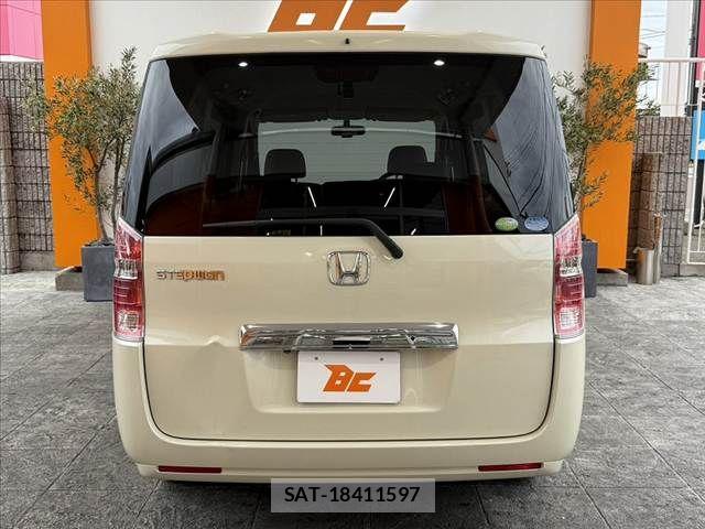 Honda e 2010-10 7225518-13