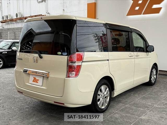 Honda e 2010-10 7225518-14