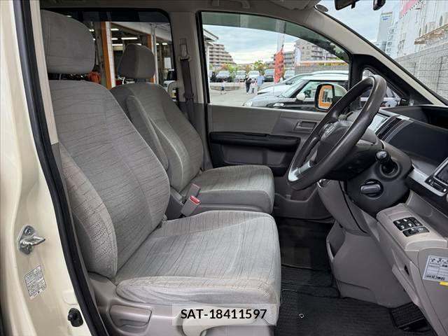 Honda e 2010-10 7225518-15