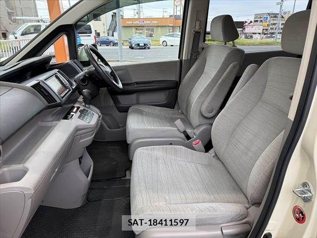 Honda e 2010-10 7225518-16