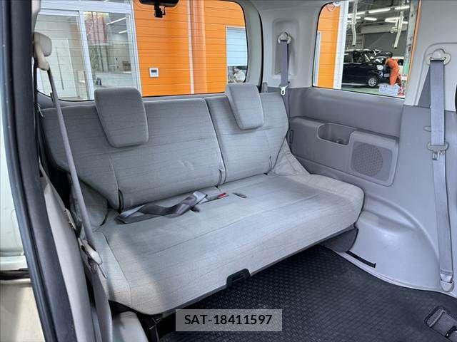 Honda e 2010-10 7225518-19