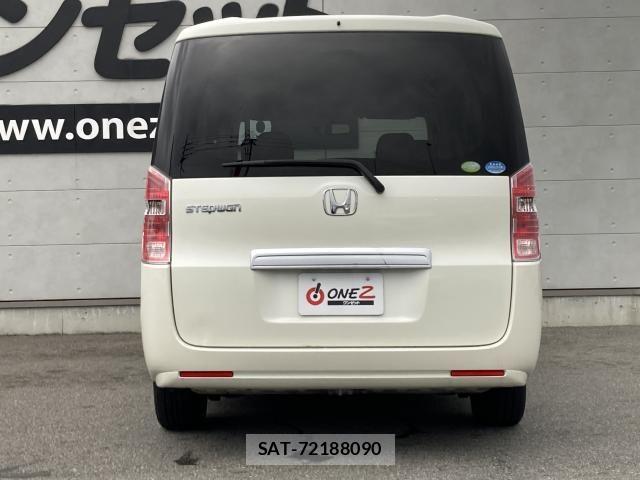 Honda e 2011-03 7225514-15