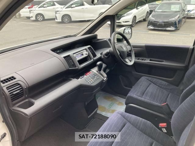 Honda e 2011-03 7225514-22
