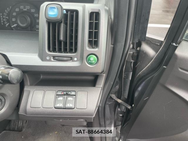 Honda e 2010-02 7225513-17