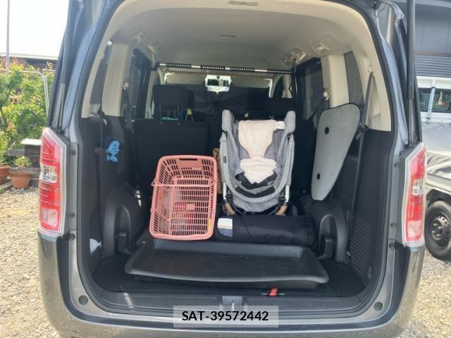 Honda e 2011-08 7252422-12