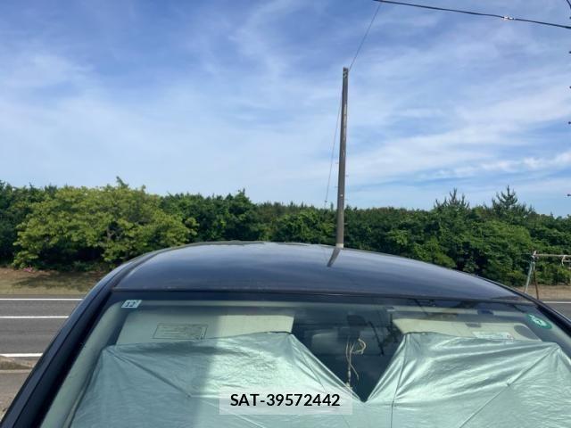 Honda e 2011-08 7252422-13