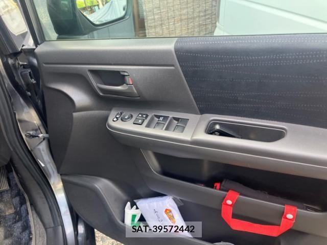 Honda e 2011-08 7252422-15