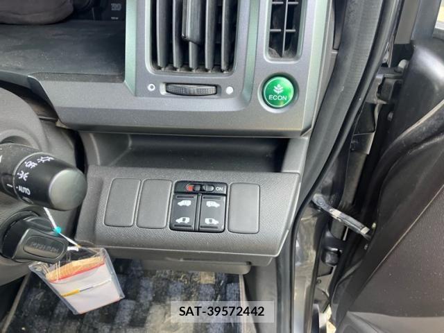 Honda e 2011-08 7252422-16