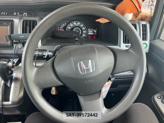 Honda e 2011-08 7252422-17
