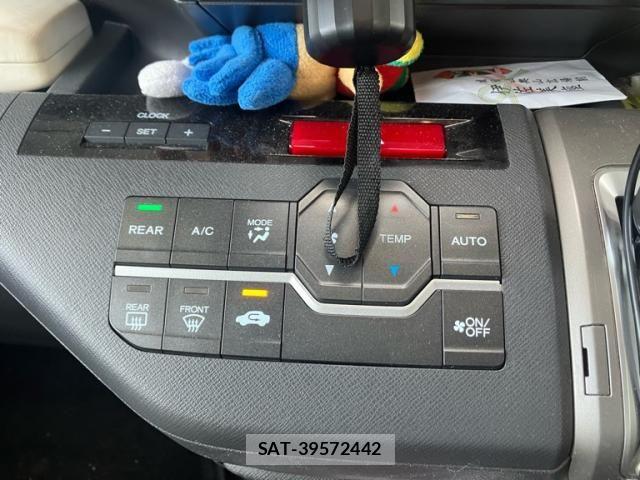 Honda e 2011-08 7252422-23