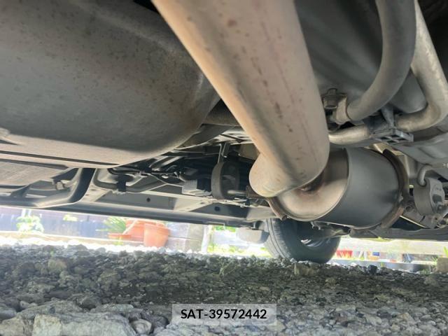 Honda e 2011-08 7252422-7