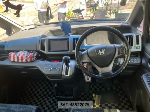 Honda e 2012-06 7252419-10