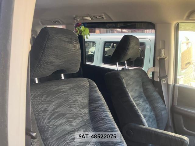 Honda e 2012-06 7252419-14
