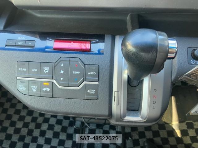 Honda e 2012-06 7252419-19