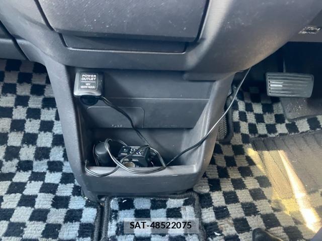 Honda e 2012-06 7252419-20