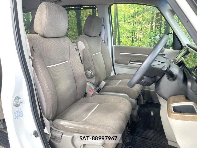 Honda e 2017-04 7330286-7