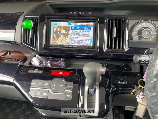 Honda e 2012-06 7330289-16