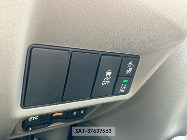 Honda e 2015-08 7330279-7