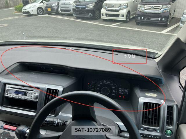 Honda e 2010-04 7394275-12