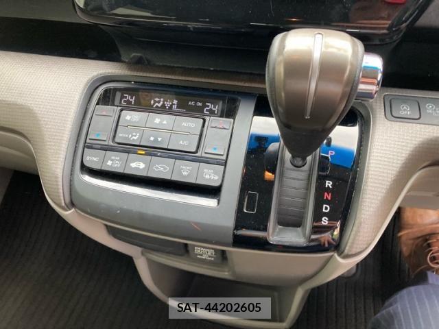 Honda e 2015-08 7503011-16