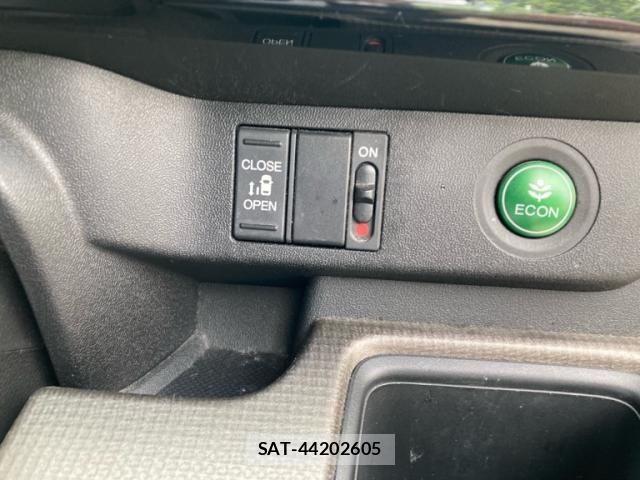 Honda e 2015-08 7503011-17