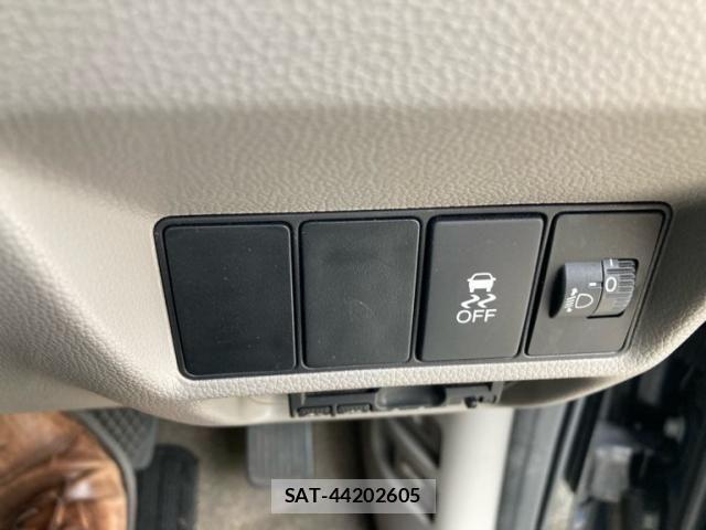 Honda e 2015-08 7503011-18