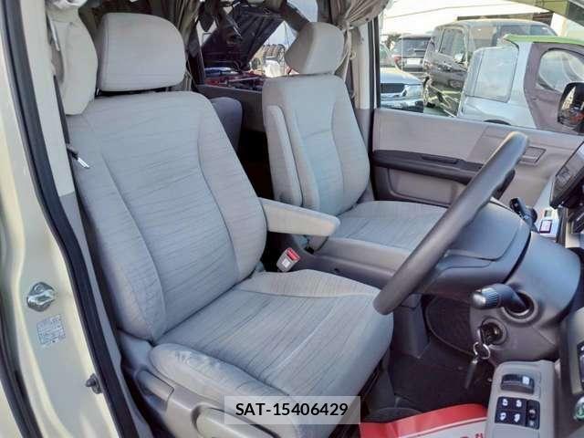 Honda e 2011-06 7620320-10