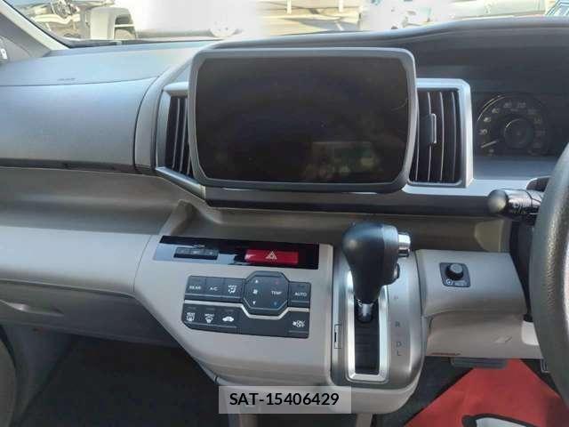 Honda e 2011-06 7620320-13