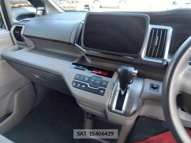 Honda e 2011-06 7620320-14