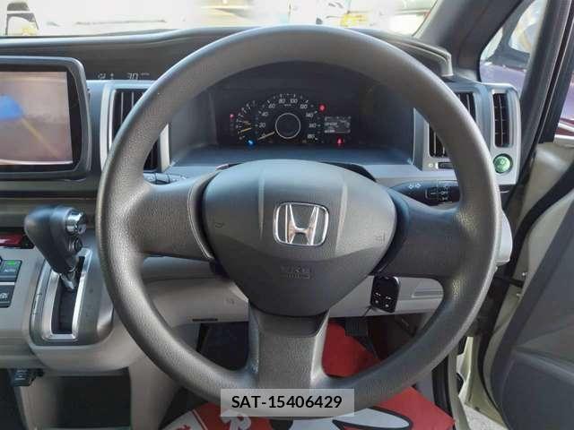 Honda e 2011-06 7620320-16