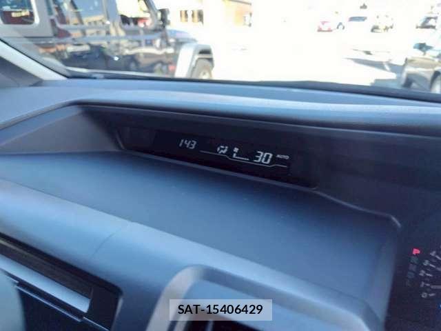 Honda e 2011-06 7620320-17