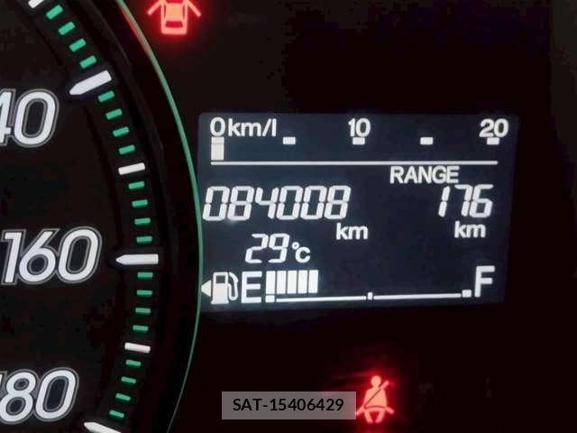 Honda e 2011-06 7620320-19