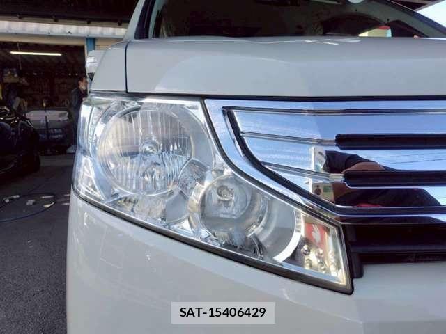 Honda e 2011-06 7620320-20